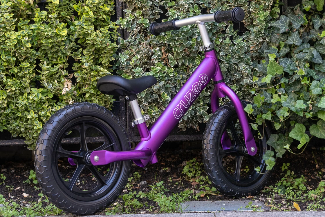 Rowerek biegowy CRUZEE 12" Czarne Koła lekki Fioletowy