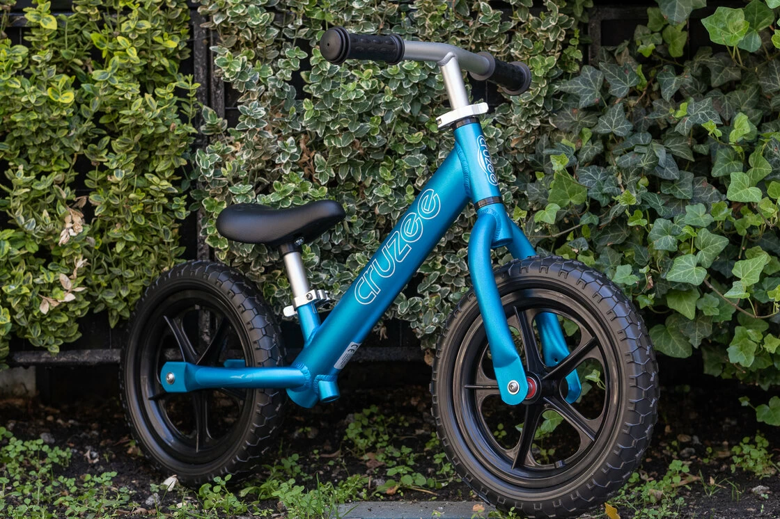 Rowerek biegowy CRUZEE 12" Czarne Koła lekki Niebieski