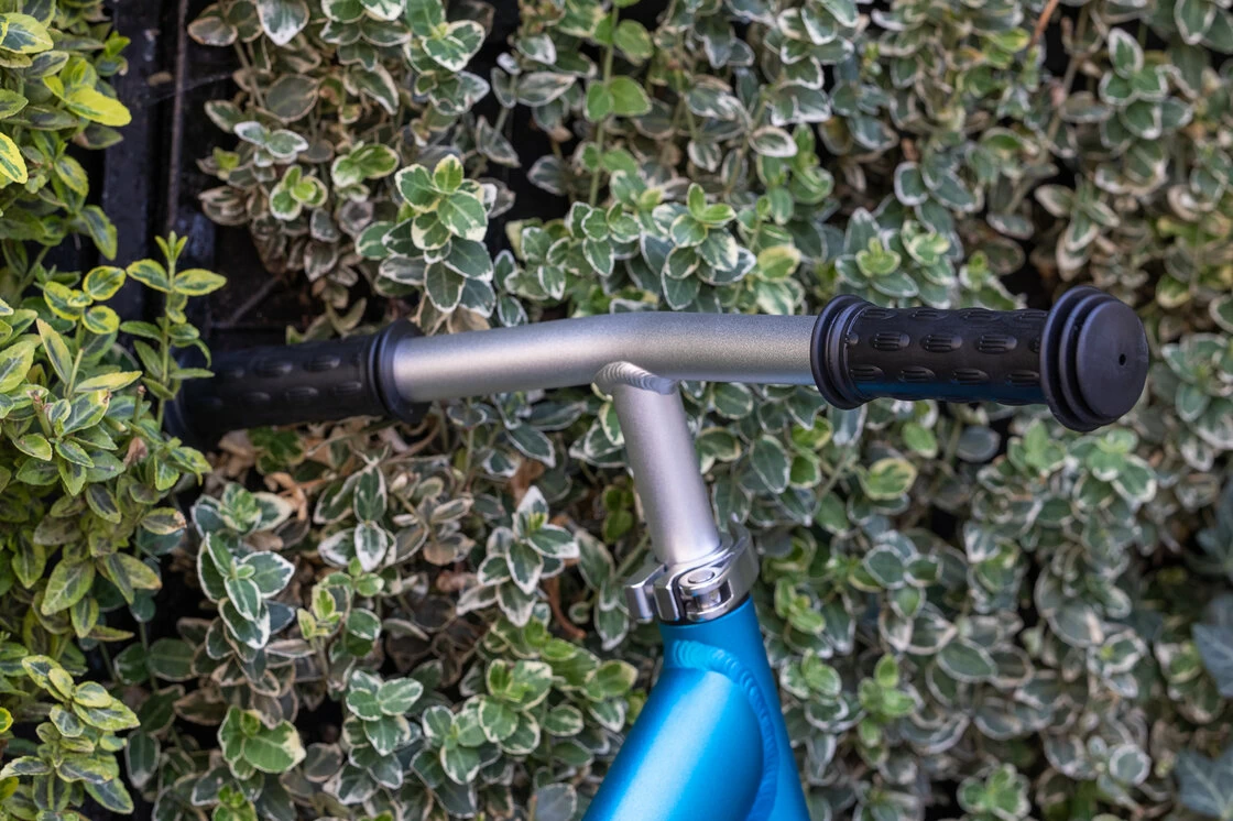 Rowerek biegowy CRUZEE 12" Czarne Koła lekki Niebieski