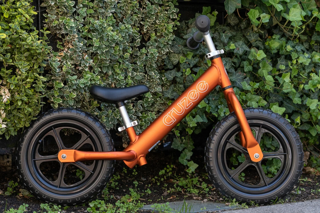 Rowerek biegowy CRUZEE 12" Czarne Koła lekki Pomarańczowy