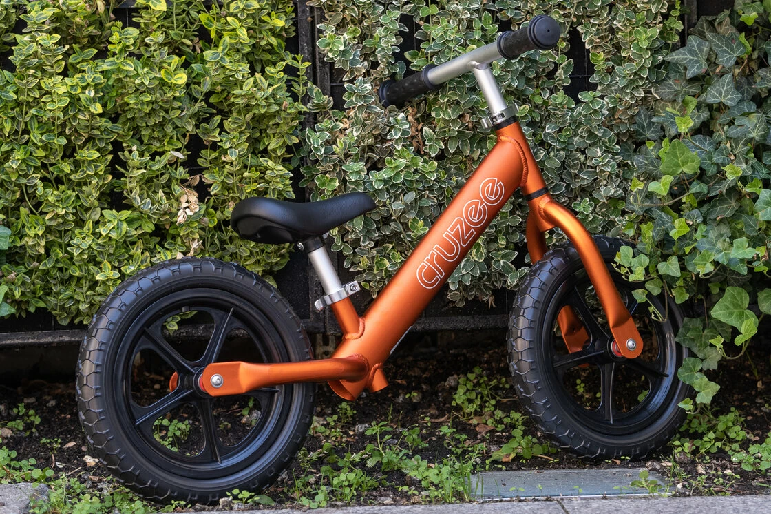 Rowerek biegowy CRUZEE 12" Czarne Koła lekki Pomarańczowy