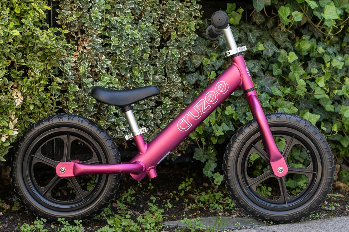 Rowerek biegowy CRUZEE 12" Czarne Koła lekki Różowy 