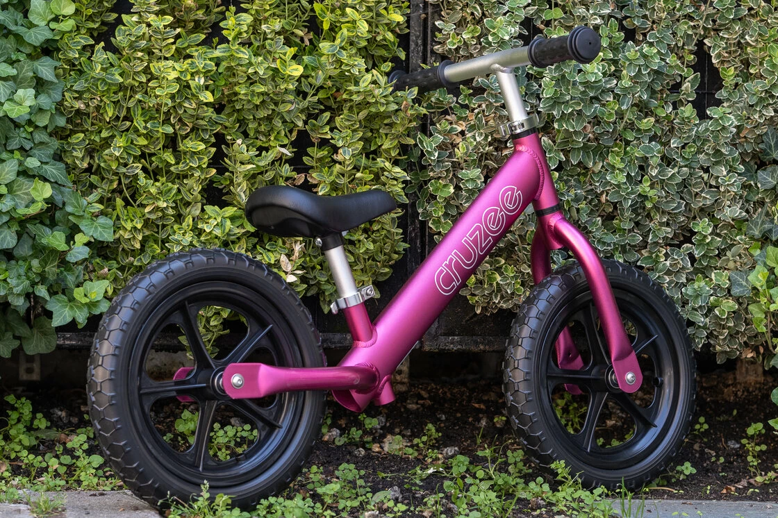 Rowerek biegowy CRUZEE 12" Czarne Koła lekki Różowy 