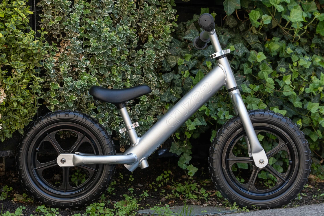 Rowerek biegowy CRUZEE 12" Czarne Koła lekki Srebrny