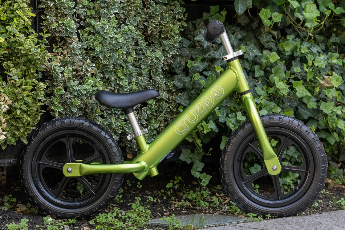 Rowerek biegowy CRUZEE 12" Czarne Koła lekki Zielony/Gładkie siodełko
