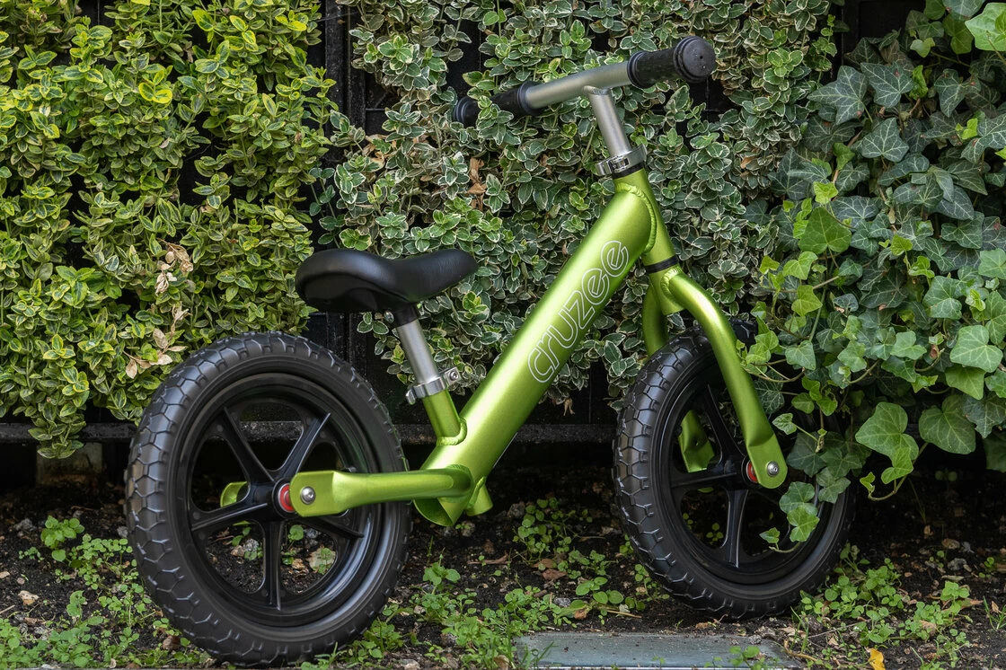 Rowerek biegowy CRUZEE 12" Czarne Koła lekki Zielony/Gładkie siodełko