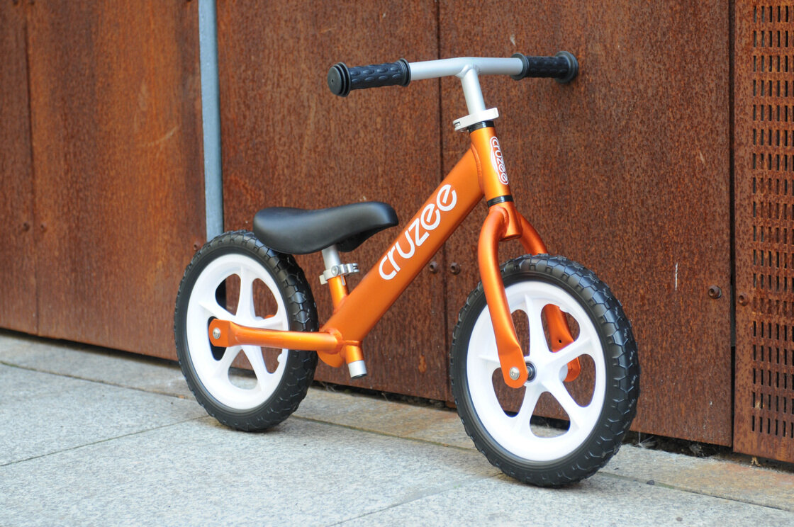 Rowerek biegowy CRUZEE 12" Pomarańcz - czarne siodełko