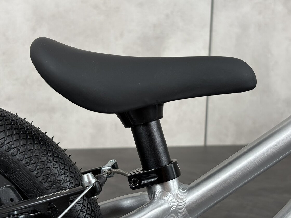 Rowerek biegowy Early Rider Belter 12"  Brushed Aluminium