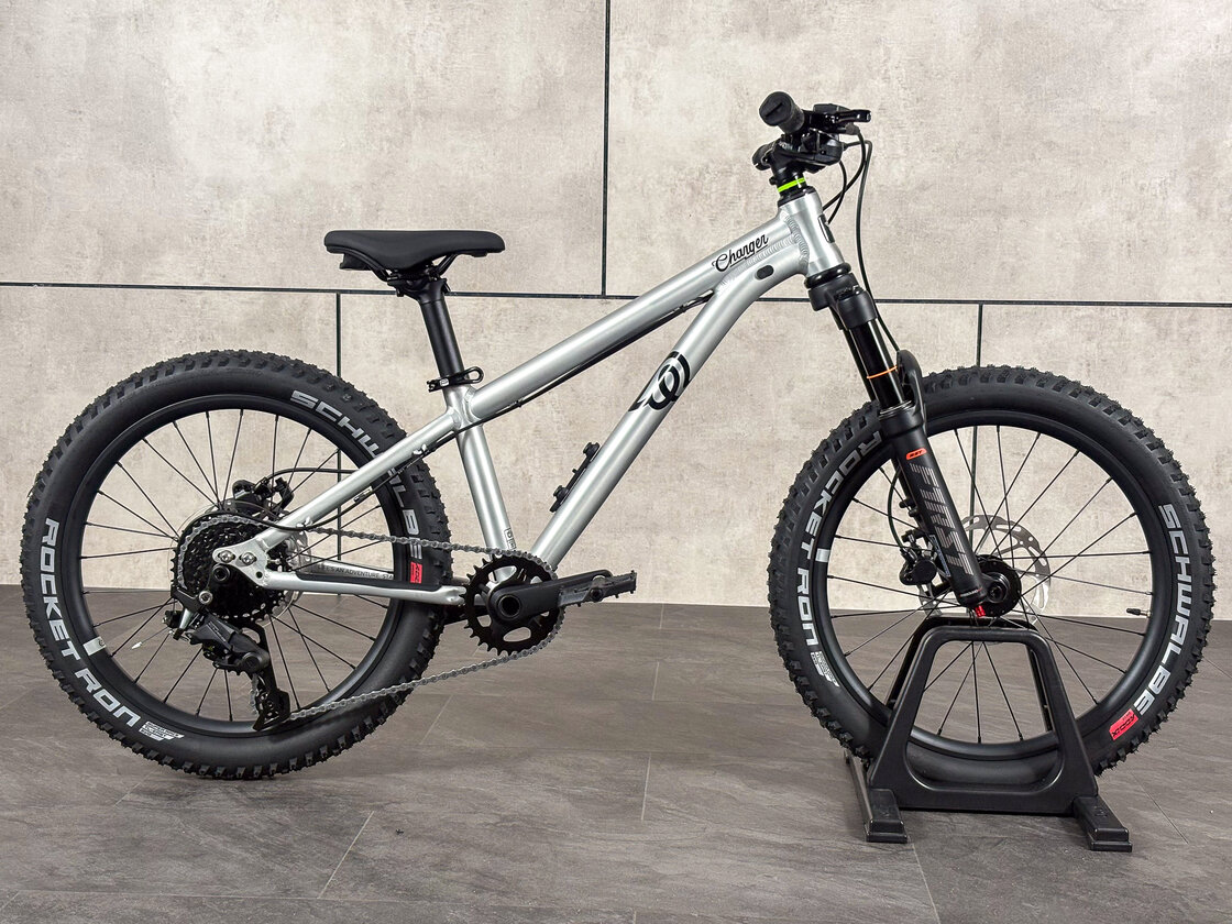 Rowerek dziecięcy z amortyzatorem Early Rider Charger 20"  Brushed Aluminium