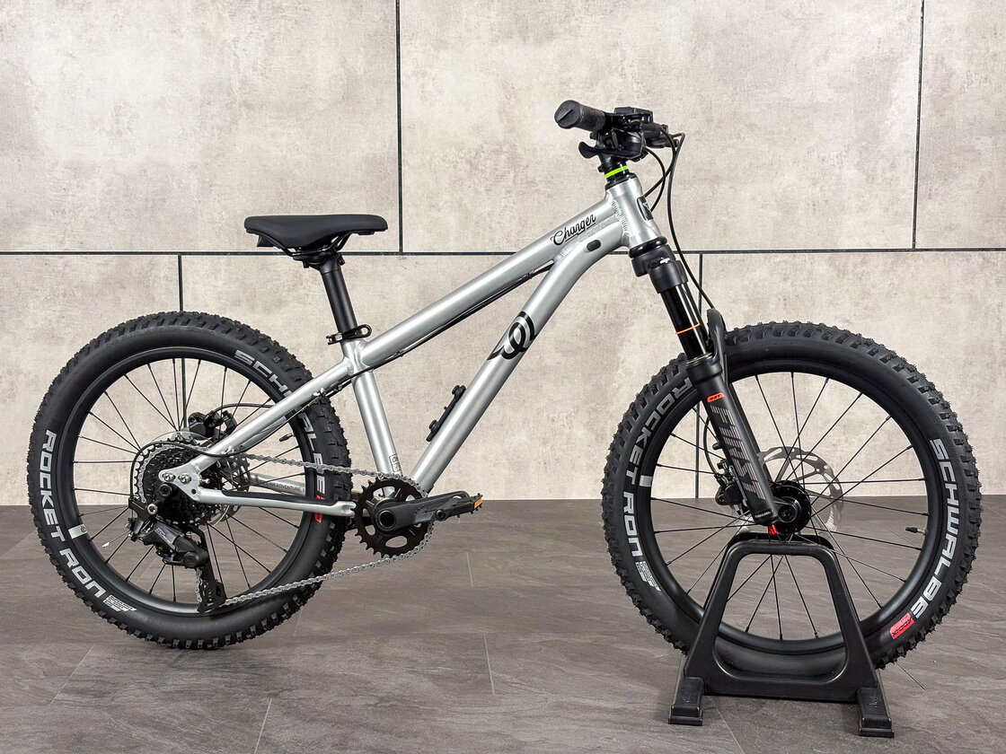 Rowerek dziecięcy z amortyzatorem Early Rider Charger 20"  Brushed Aluminium