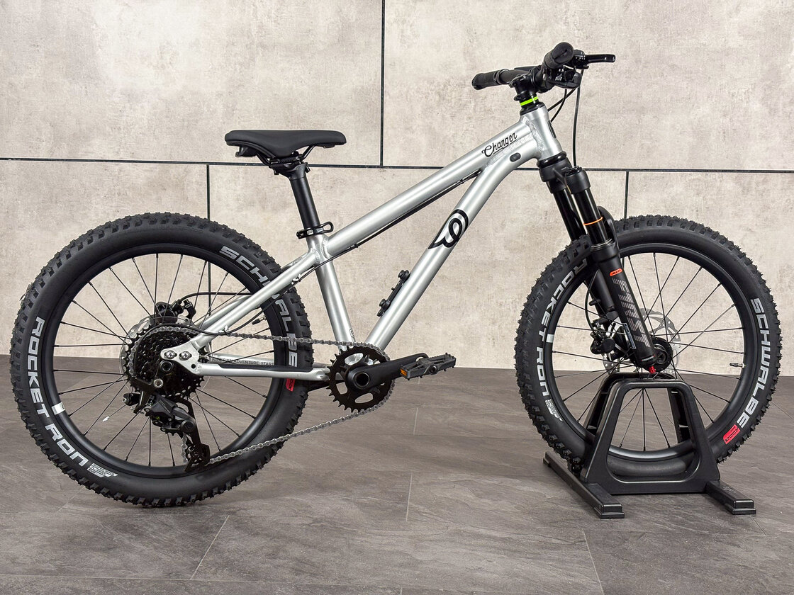 Rowerek dziecięcy z amortyzatorem Early Rider Charger 20"  Brushed Aluminium