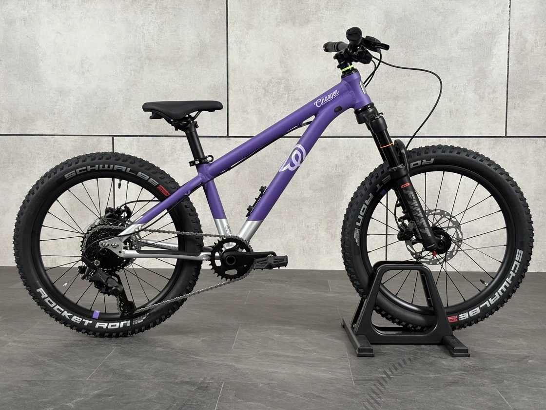 Rowerek dziecięcy z amortyzatorem Early Rider Charger 20"  Electric Purple