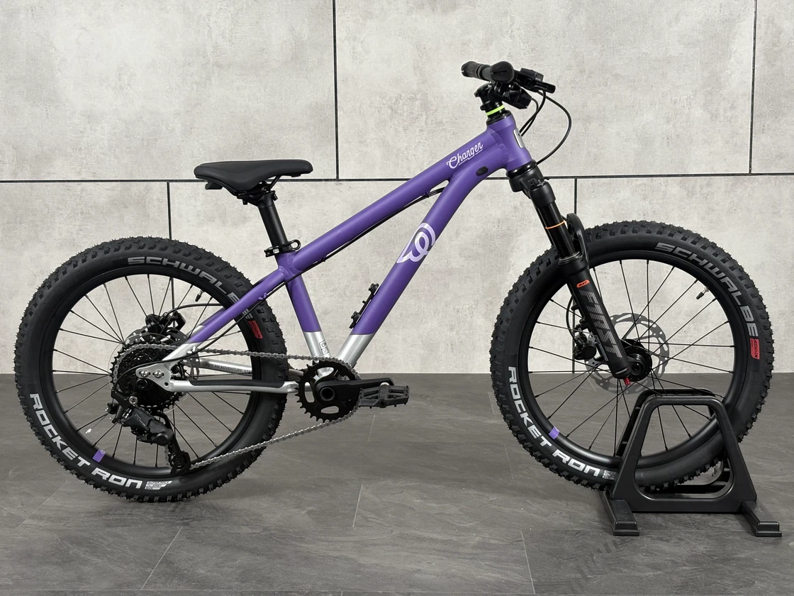 Rowerek dziecięcy z amortyzatorem Early Rider Charger 20"  Electric Purple