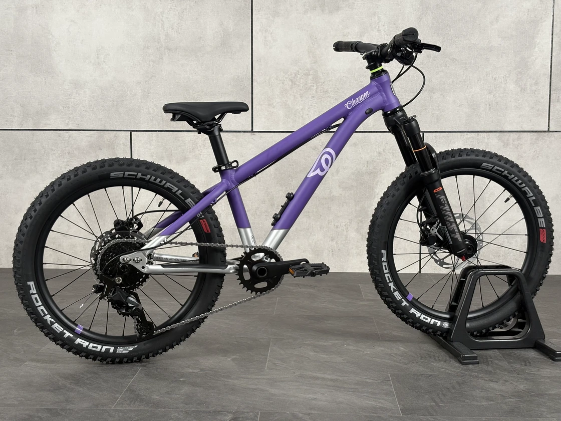 Rowerek dziecięcy z amortyzatorem Early Rider Charger 20"  Electric Purple