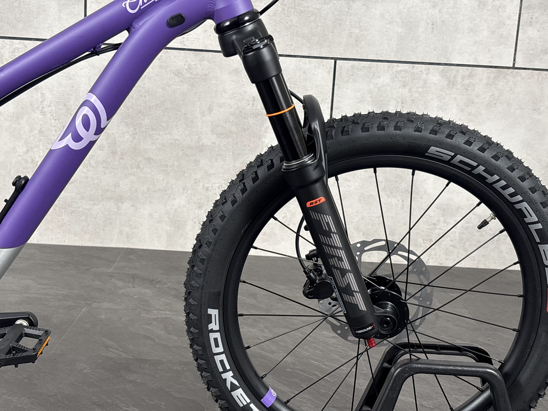 Rowerek dziecięcy z amortyzatorem Early Rider Charger 20"  Electric Purple