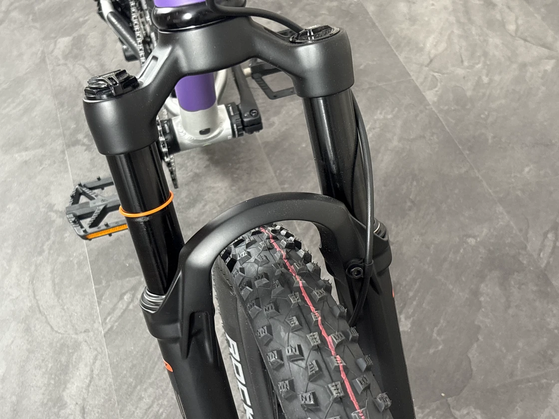 Rowerek dziecięcy z amortyzatorem Early Rider Charger 20"  Electric Purple