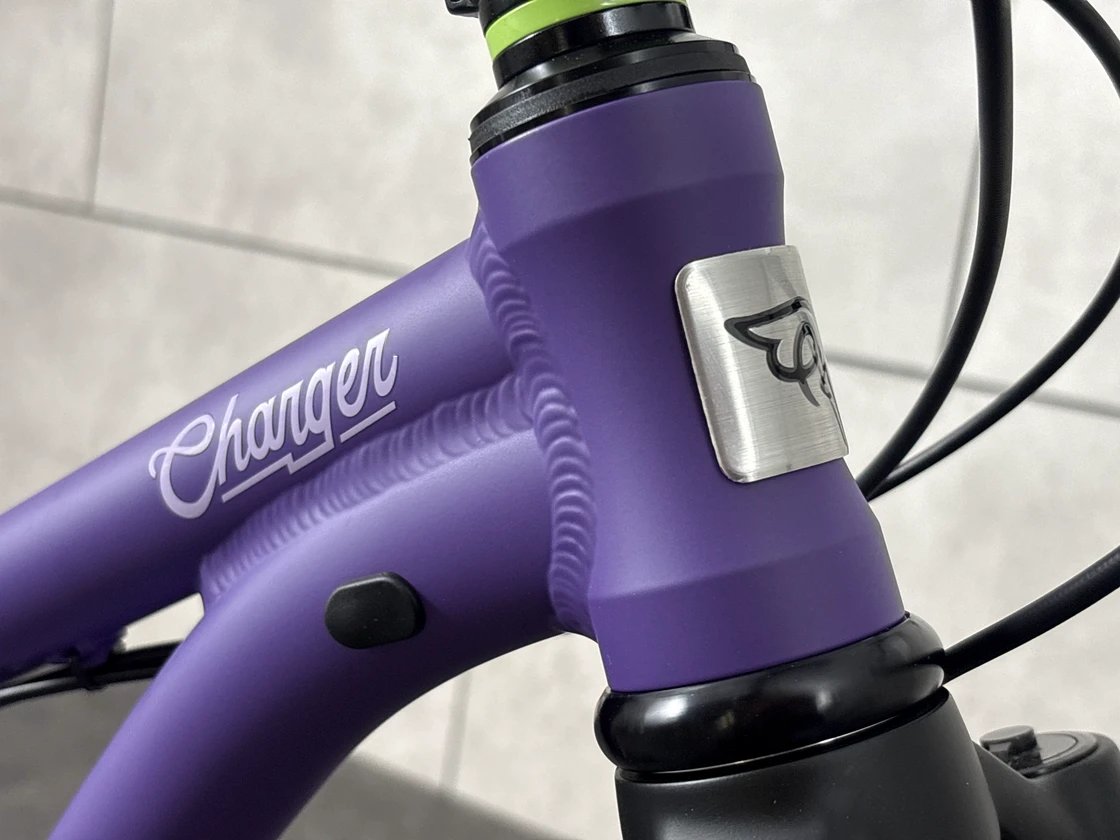 Rowerek dziecięcy z amortyzatorem Early Rider Charger 20"  Electric Purple