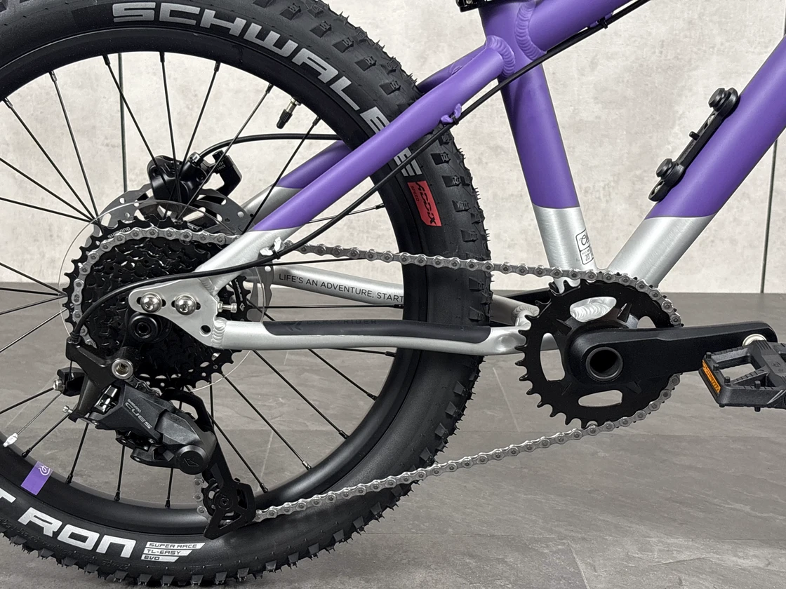 Rowerek dziecięcy z amortyzatorem Early Rider Charger 20"  Electric Purple