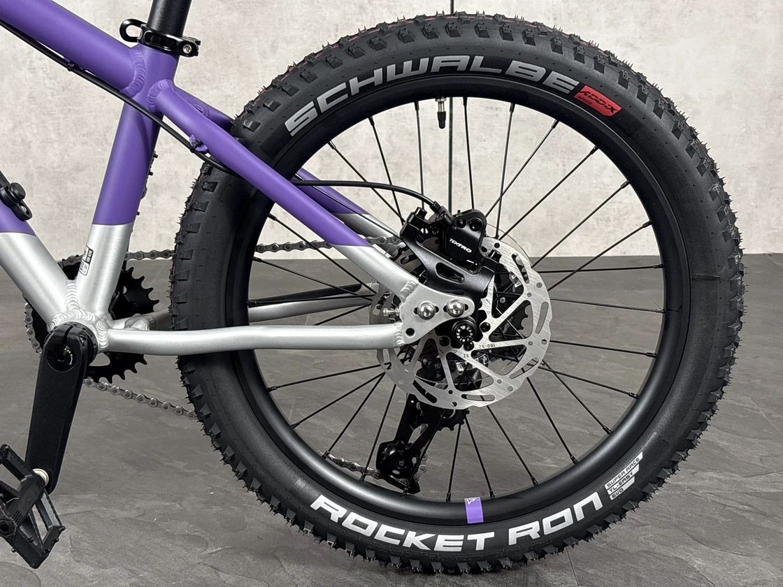 Rowerek dziecięcy z amortyzatorem Early Rider Charger 20"  Electric Purple