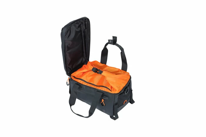 Sakwa na tylny bagażnik rowerowy Basil Miles Tarpaulin 7L Black/Orange