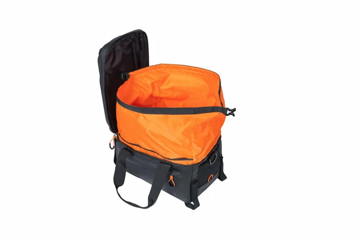 Sakwa na tylny bagażnik rowerowy Basil Miles Tarpaulin 7L Black/Orange