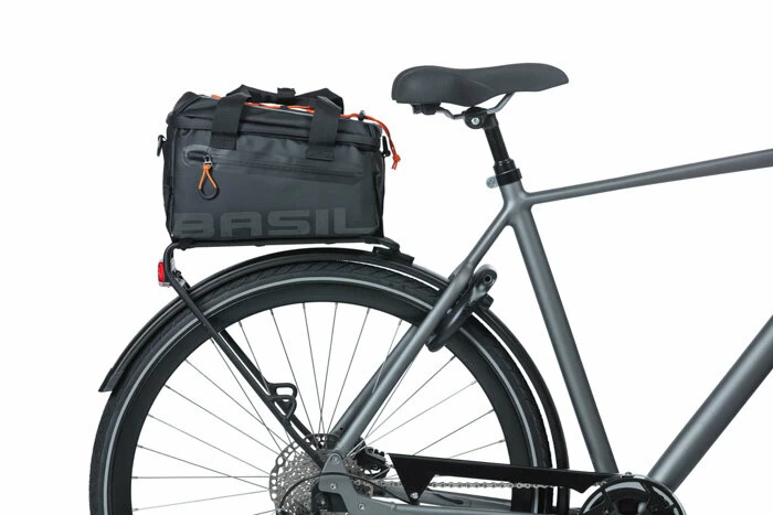 Sakwa na tylny bagażnik rowerowy Basil Miles Tarpaulin 7L Black/Orange