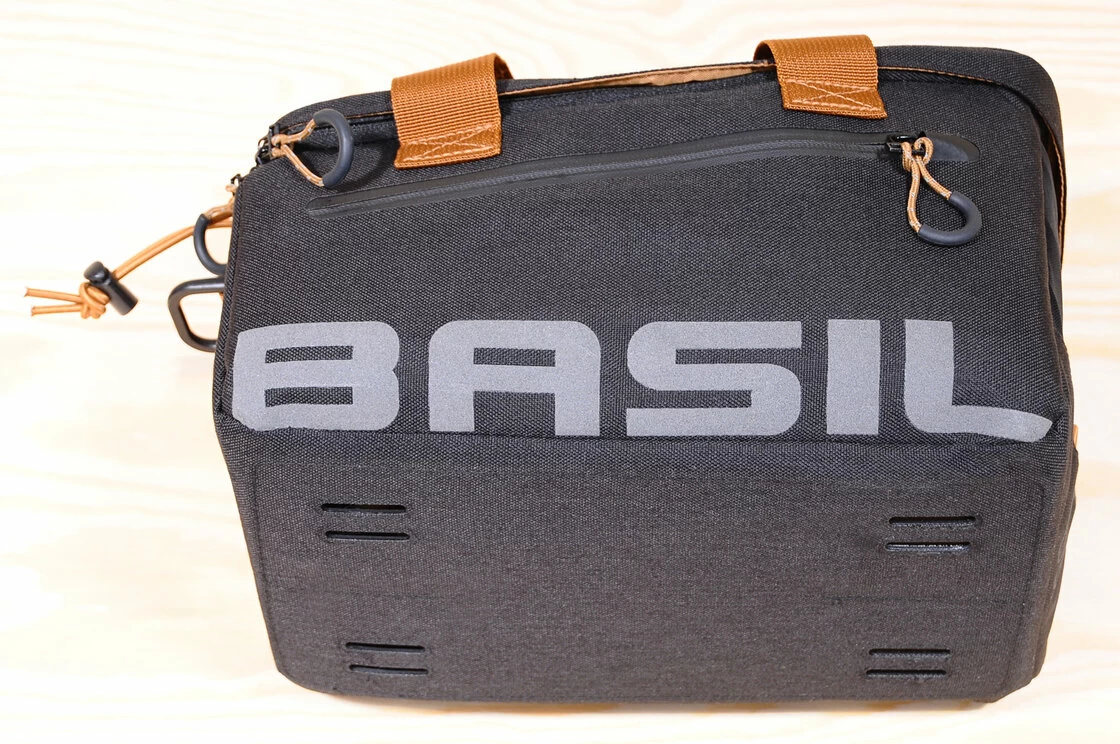 Sakwa na tylny bagażnik rowerowy Basil Miles Trunkbag Black