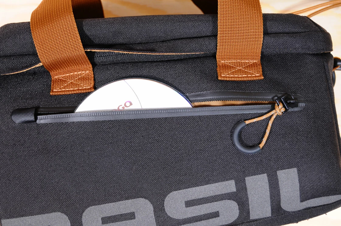 Sakwa na tylny bagażnik rowerowy Basil Miles Trunkbag Black