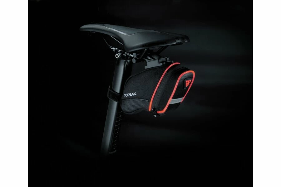 Sakwa podsiodłowa Topeak Aero Wedge Pack iGlow QuickClick