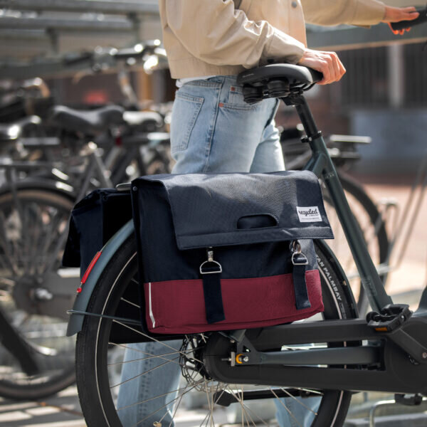 Sakwa rowerowa Urban Proof Recycled Czerwony