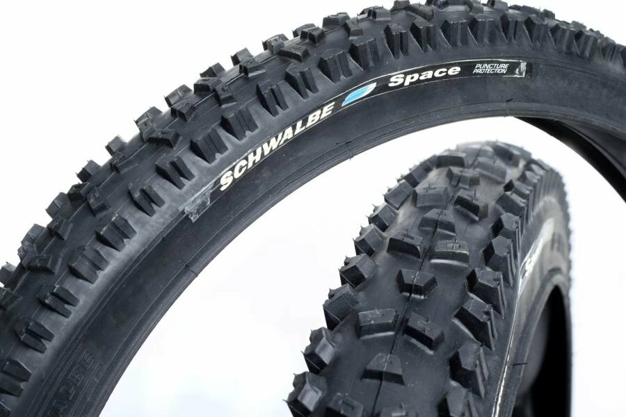 Schwalbe Space 26 x 2,35 (60-559) czarna HS 326