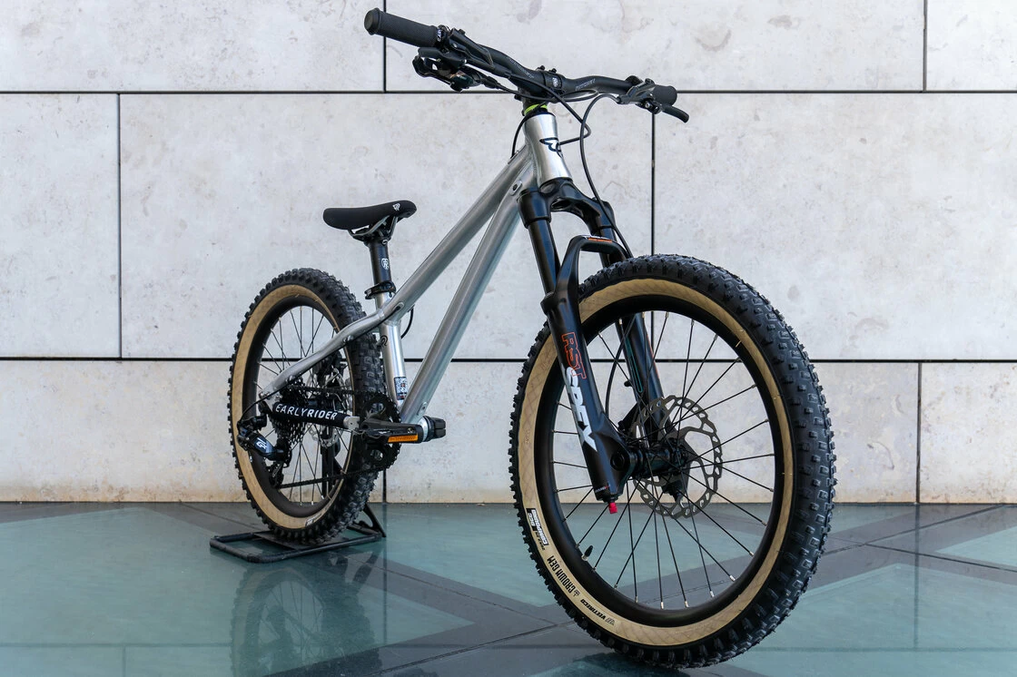Trailowy rowerek dla dzieci Early Rider Hellion 20 srebrny