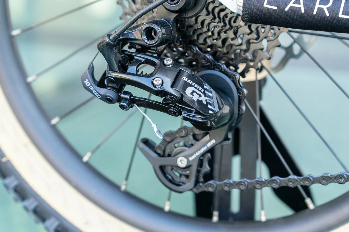 Trailowy rowerek dla dzieci Early Rider Hellion 20 srebrny