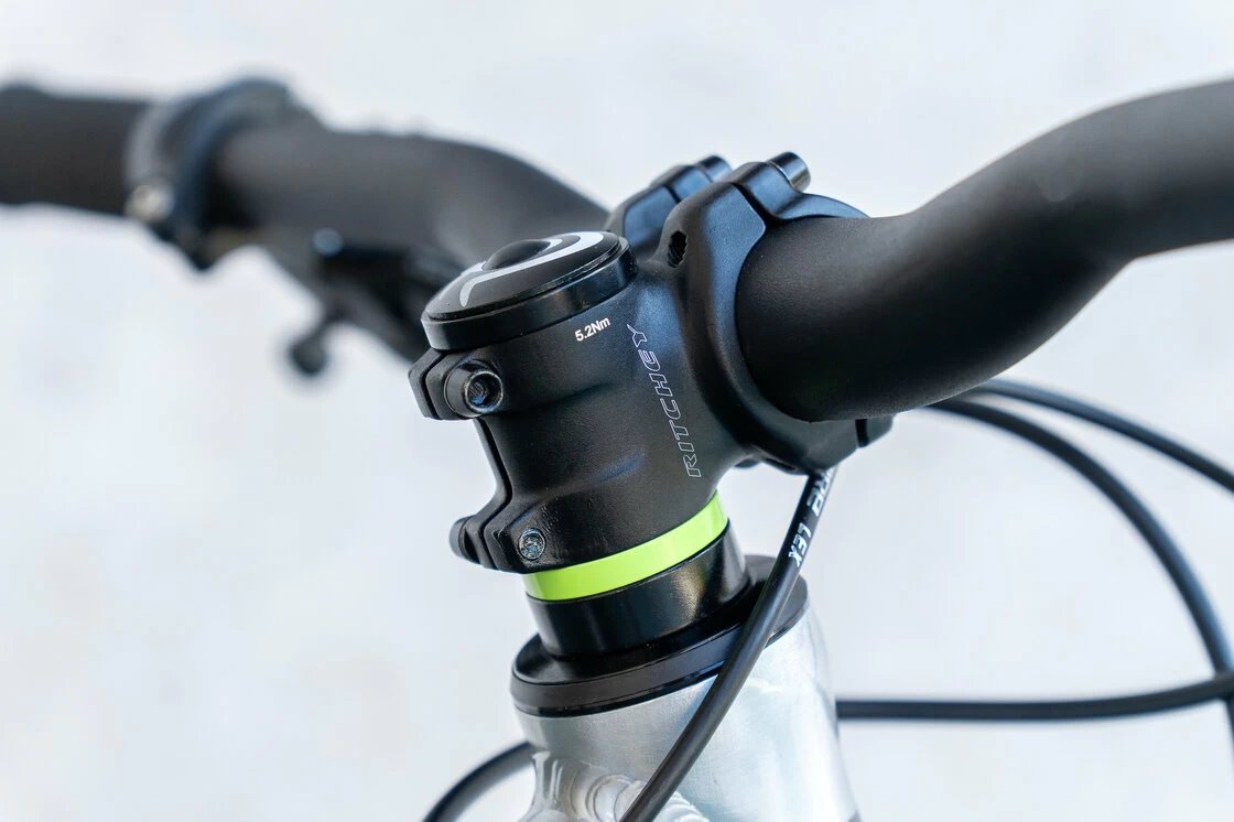 Trailowy rowerek dla dzieci Early Rider Hellion 20 srebrny