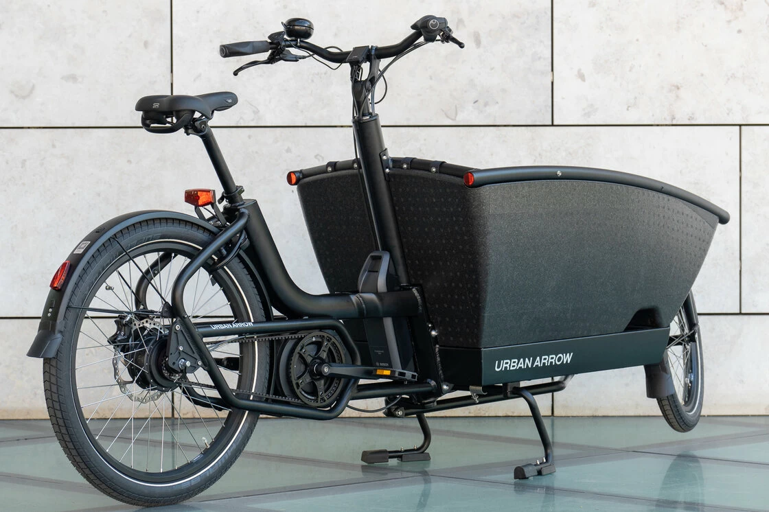 Transportowy rower elektryczny na pasku Urban Arrow Family Performance Plus 545Wh Czarny