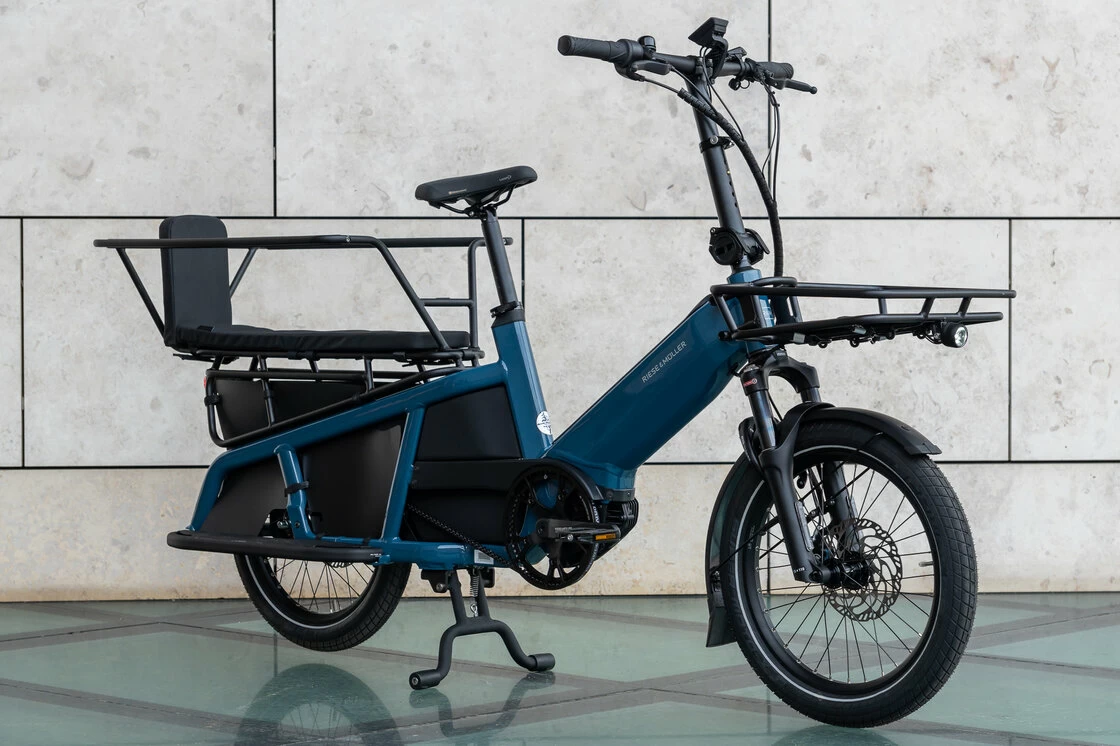 Transportowy rower elektryczny Riese & Muller Multitinker na pasku