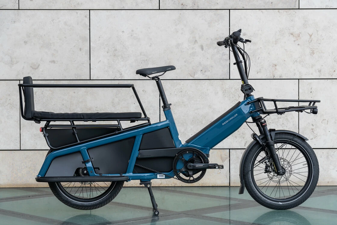 Transportowy rower elektryczny Riese & Muller Multitinker na pasku