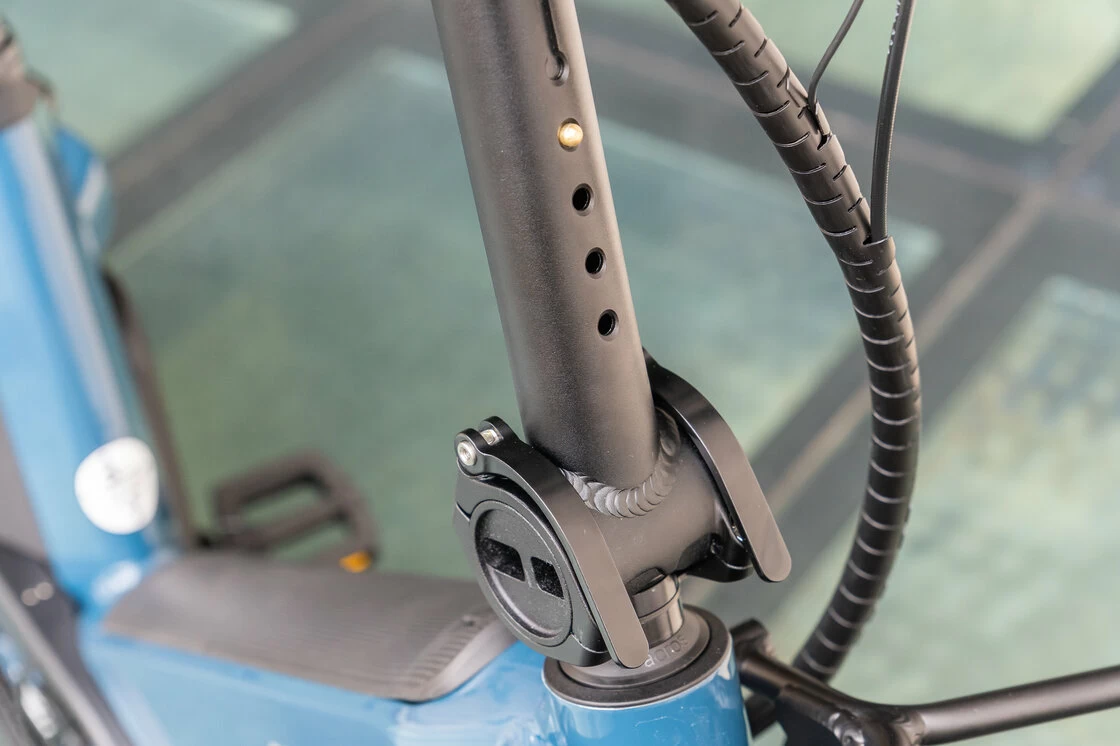 Transportowy rower elektryczny Riese & Muller Multitinker na pasku