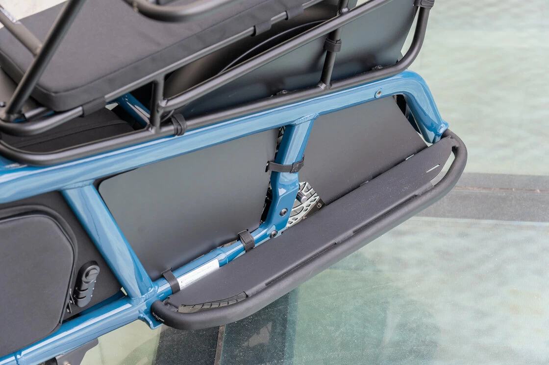 Transportowy rower elektryczny Riese & Muller Multitinker na pasku