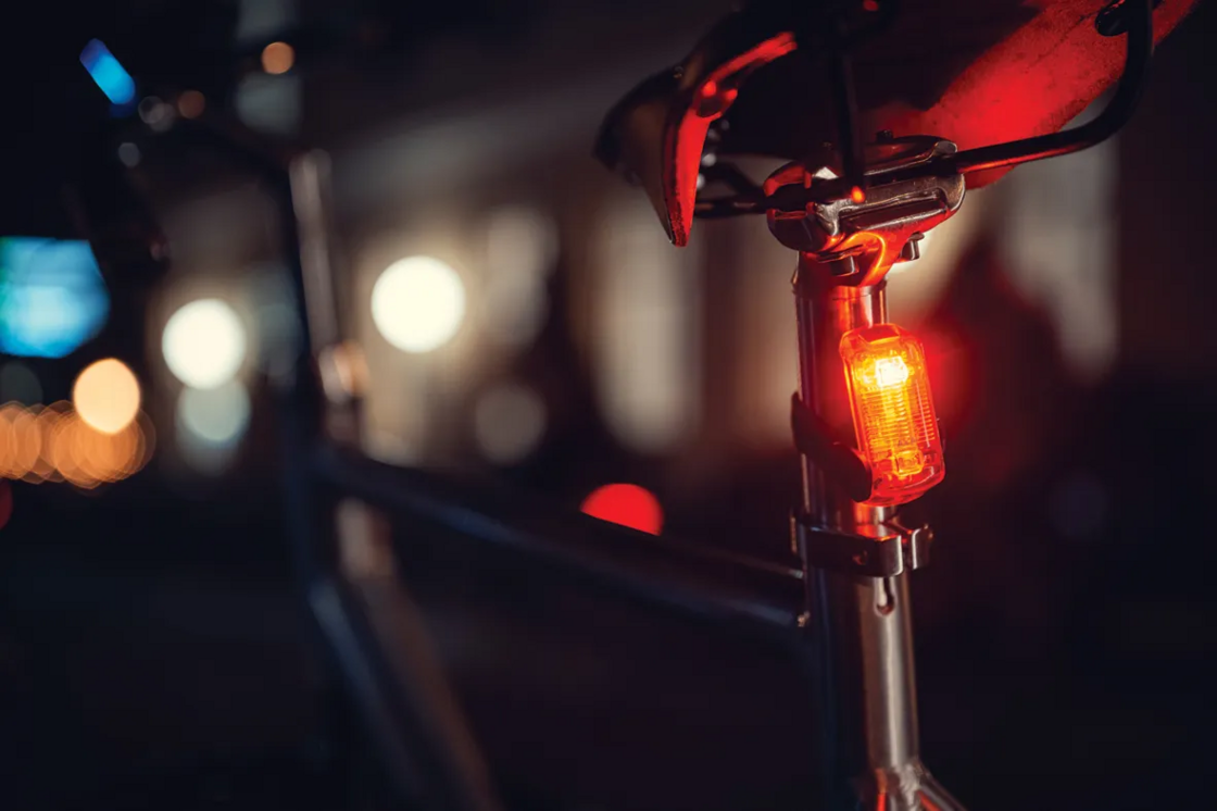 Tylna lampka rowerowa AXA Dwn Rear USB