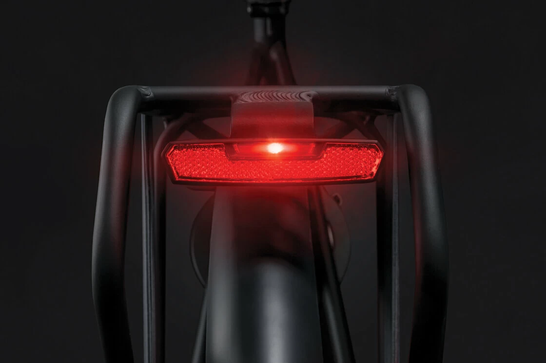  Tylna lampka rowerowa AXA Juno E-bike 6-12V ze światłem hamowania  80 mm