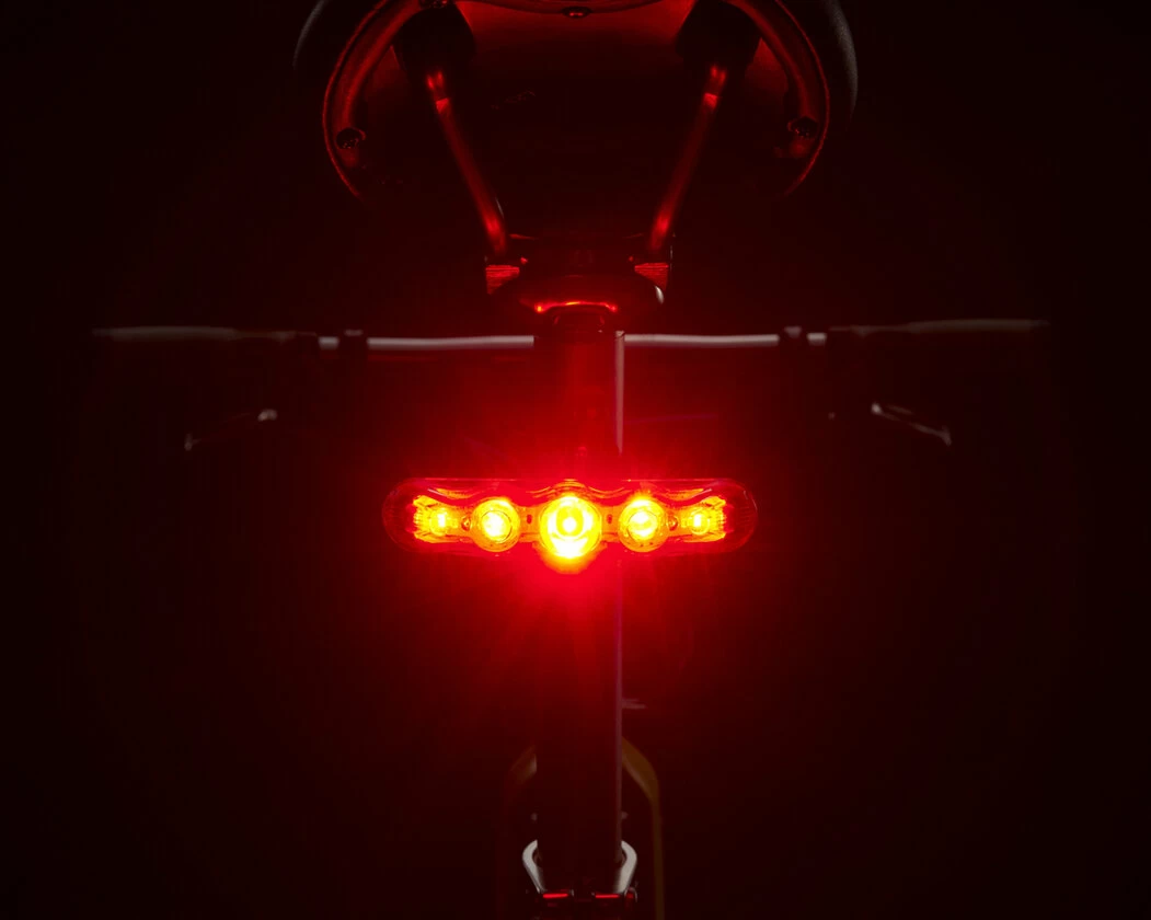 Tylna lampka rowerowa CatEye TL-LD650 Rapid 5