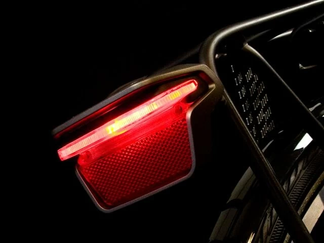 Tylna lampka rowerowa Spanninga Brasa XDs