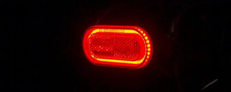 Tylna lampka rowerowa Spanninga Halo XDS na dynamo 50mm