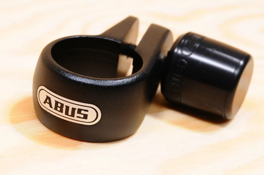 Zacisk sztycy podsiodłowej Abus NutFix 28,6mm czarny