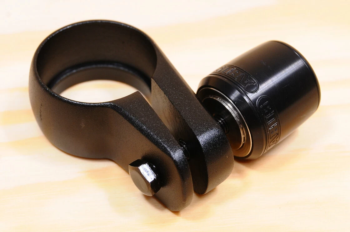 Zacisk sztycy podsiodłowej Abus NutFix 28,6mm czarny