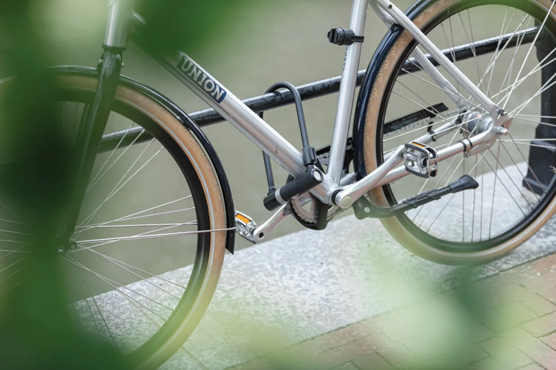 Zapięcie rowerowe U-Lock AXA Newton UL-300 + uchwyt montażowy