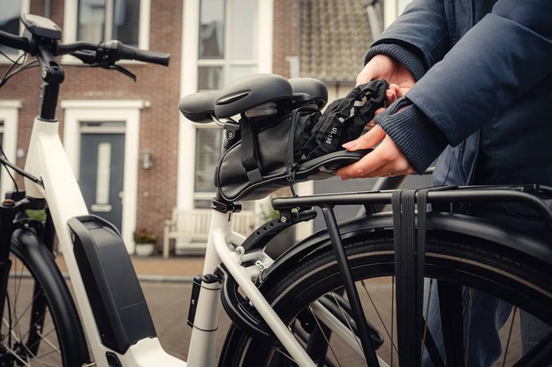 Zestaw łańcuch do blokady koła AXA ULC 130/5.5 + Sakwa podsiodełkowa