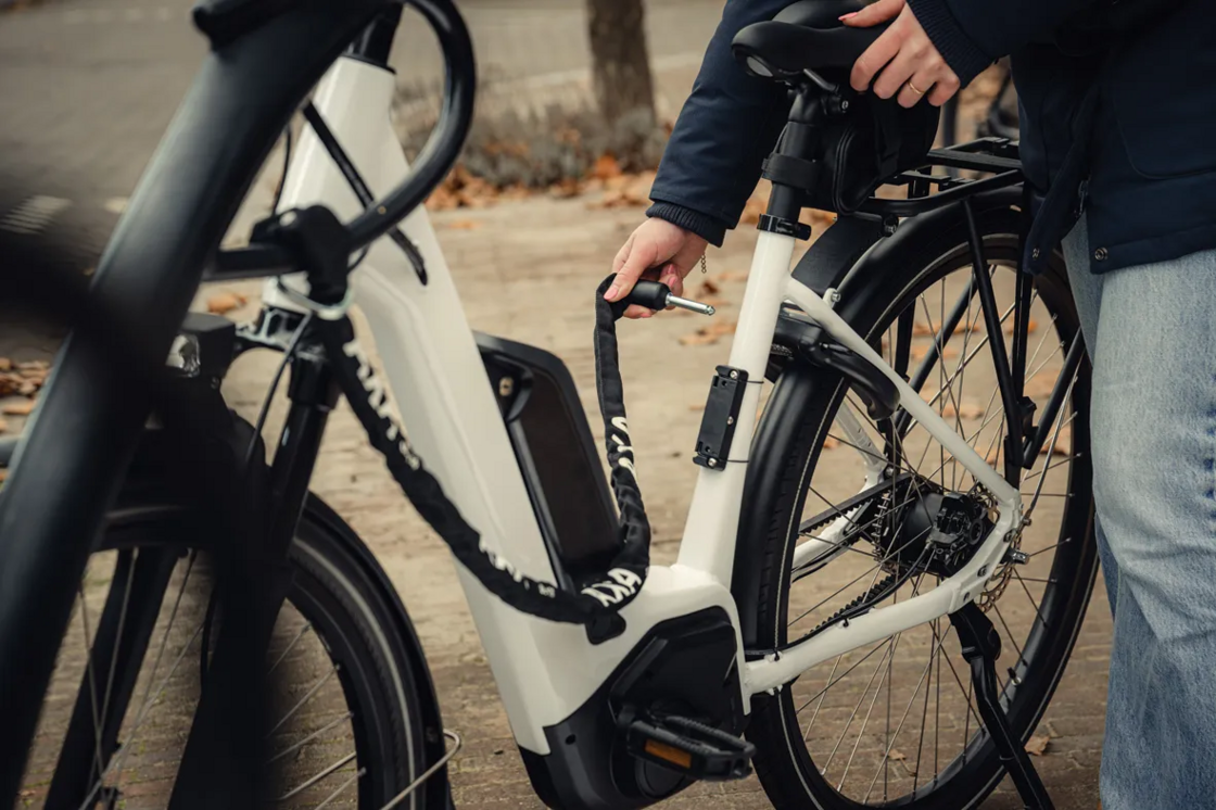 Zestaw łańcuch do blokady koła AXA ULC 130/5.5 + Sakwa podsiodełkowa