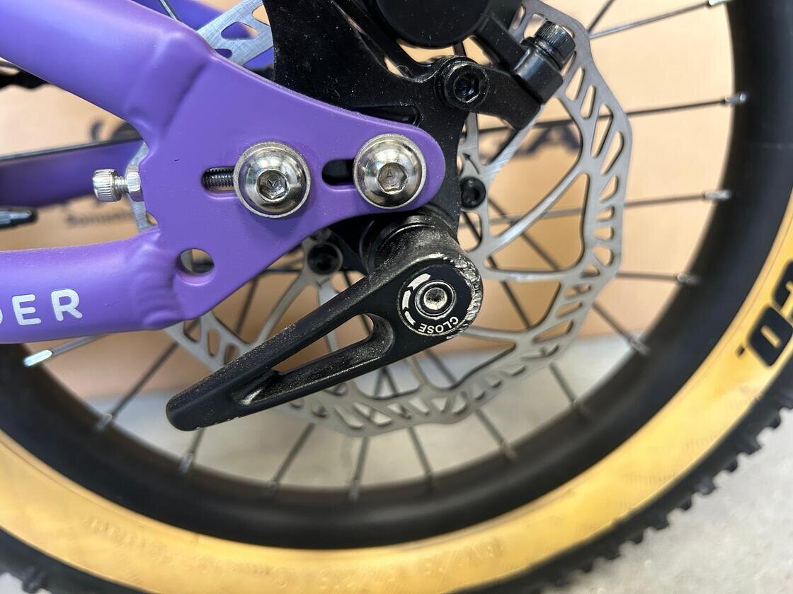 Zjazdowy rowerek dla dzieci Early Rider Hellion 16 Electric Purple OUTLET